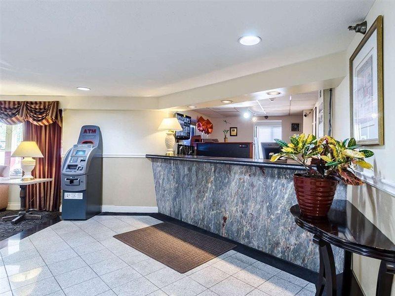 Rodeway Inn Броктон Екстер'єр фото