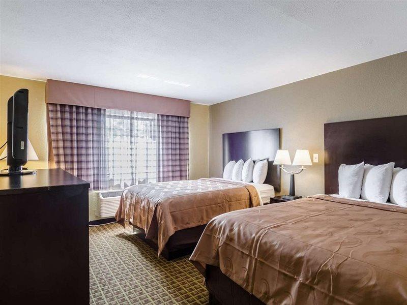 Rodeway Inn Броктон Екстер'єр фото