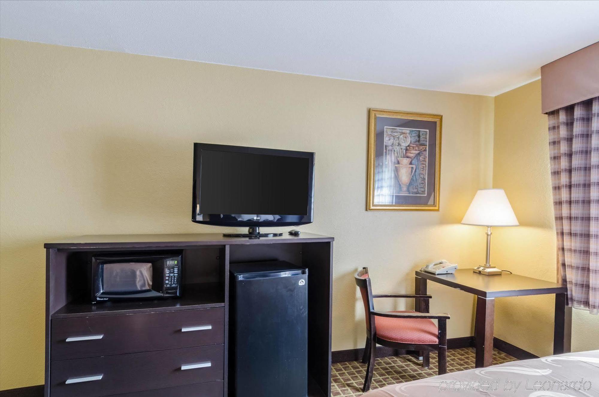Rodeway Inn Броктон Екстер'єр фото