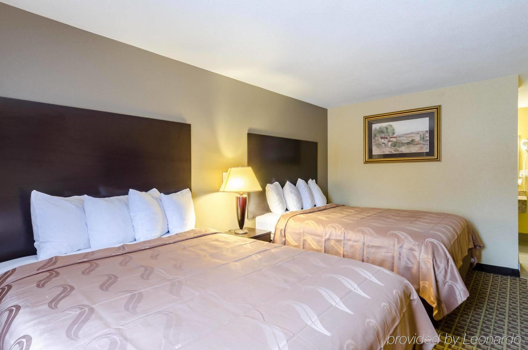 Rodeway Inn Броктон Екстер'єр фото