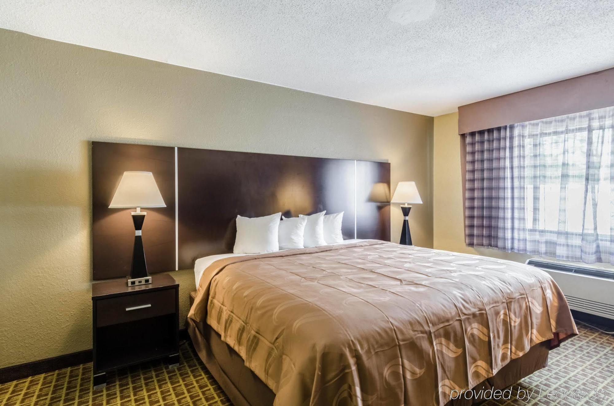Rodeway Inn Броктон Екстер'єр фото