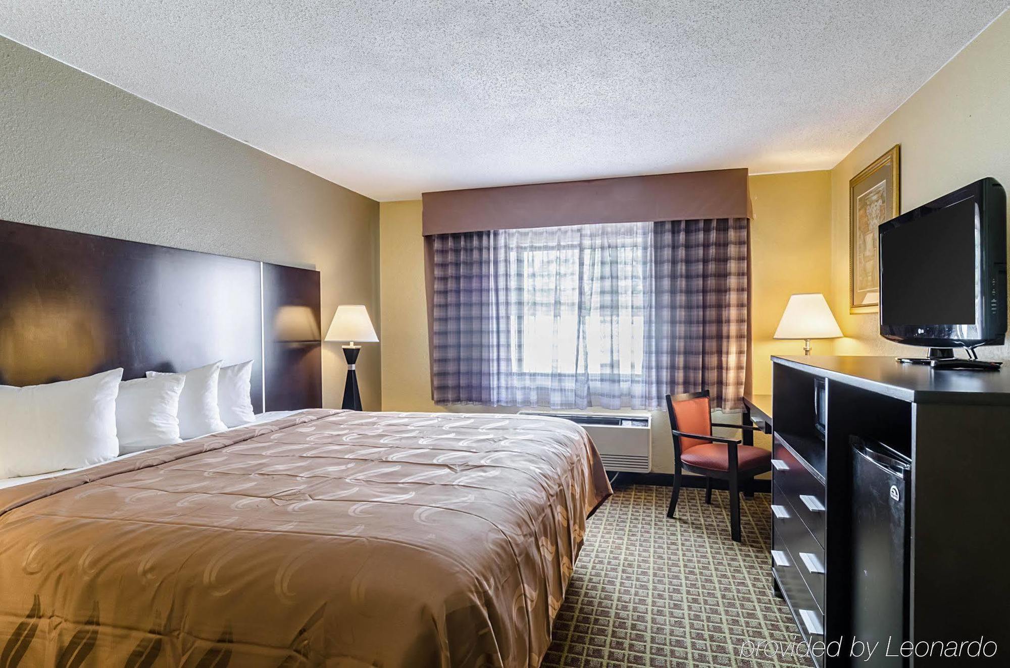 Rodeway Inn Броктон Екстер'єр фото