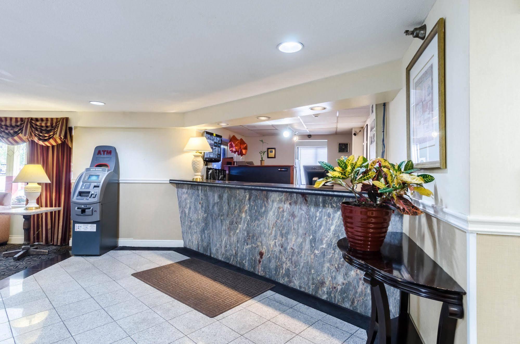 Rodeway Inn Броктон Екстер'єр фото
