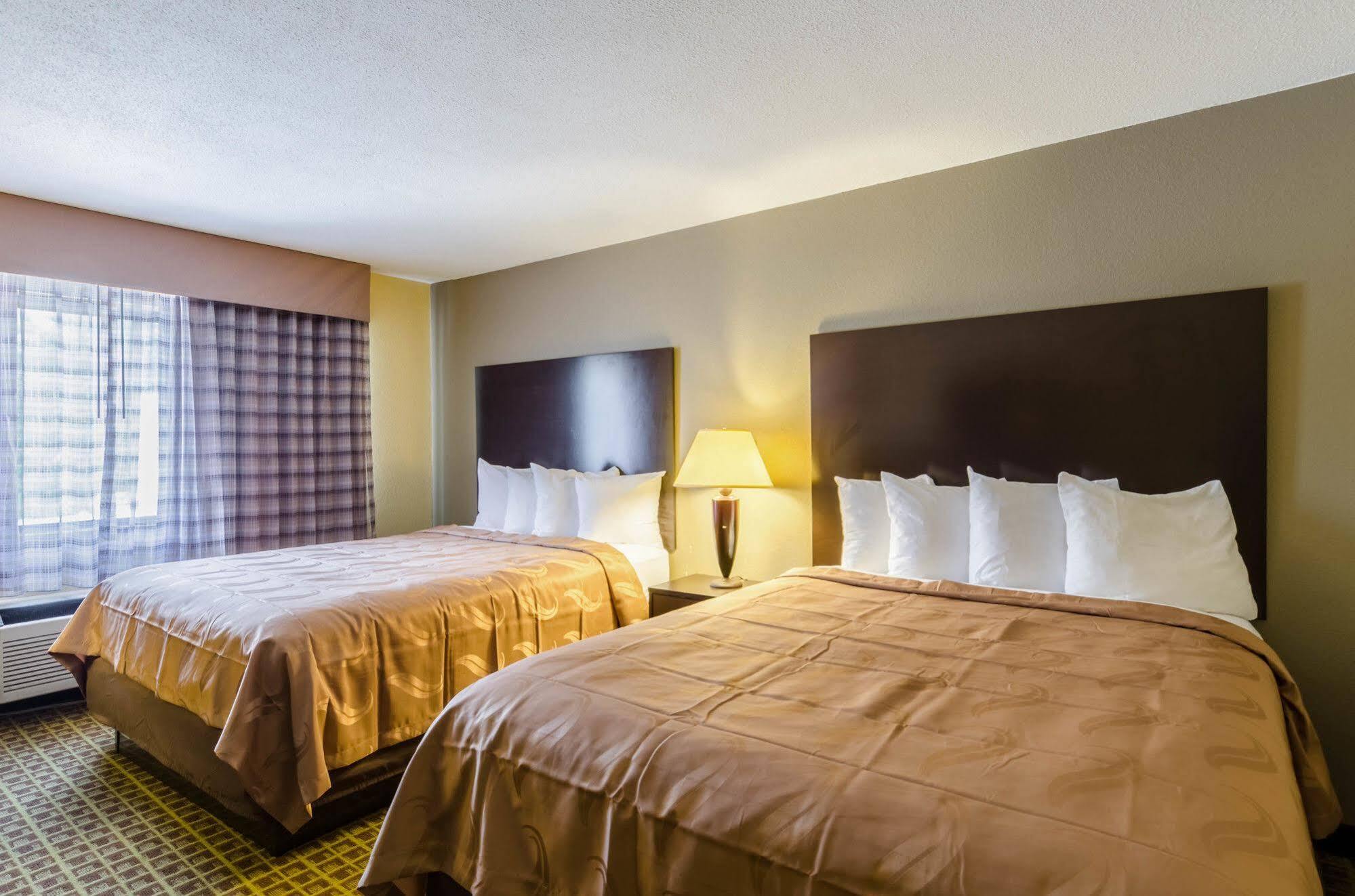 Rodeway Inn Броктон Екстер'єр фото