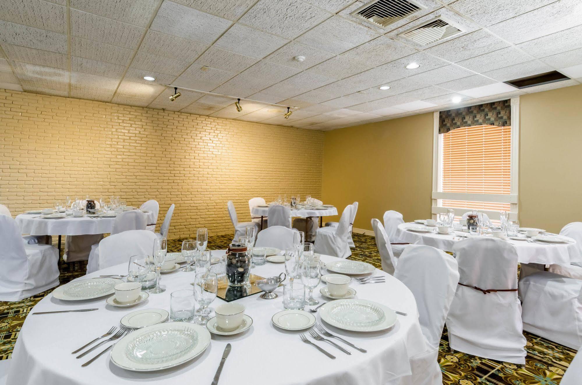 Rodeway Inn Броктон Екстер'єр фото