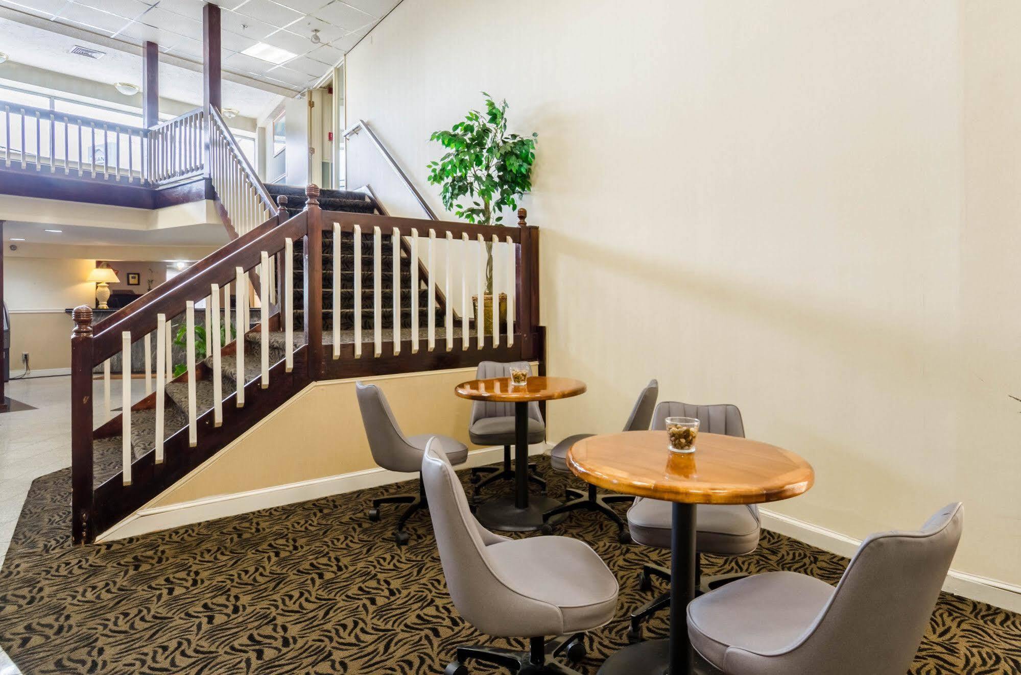 Rodeway Inn Броктон Екстер'єр фото