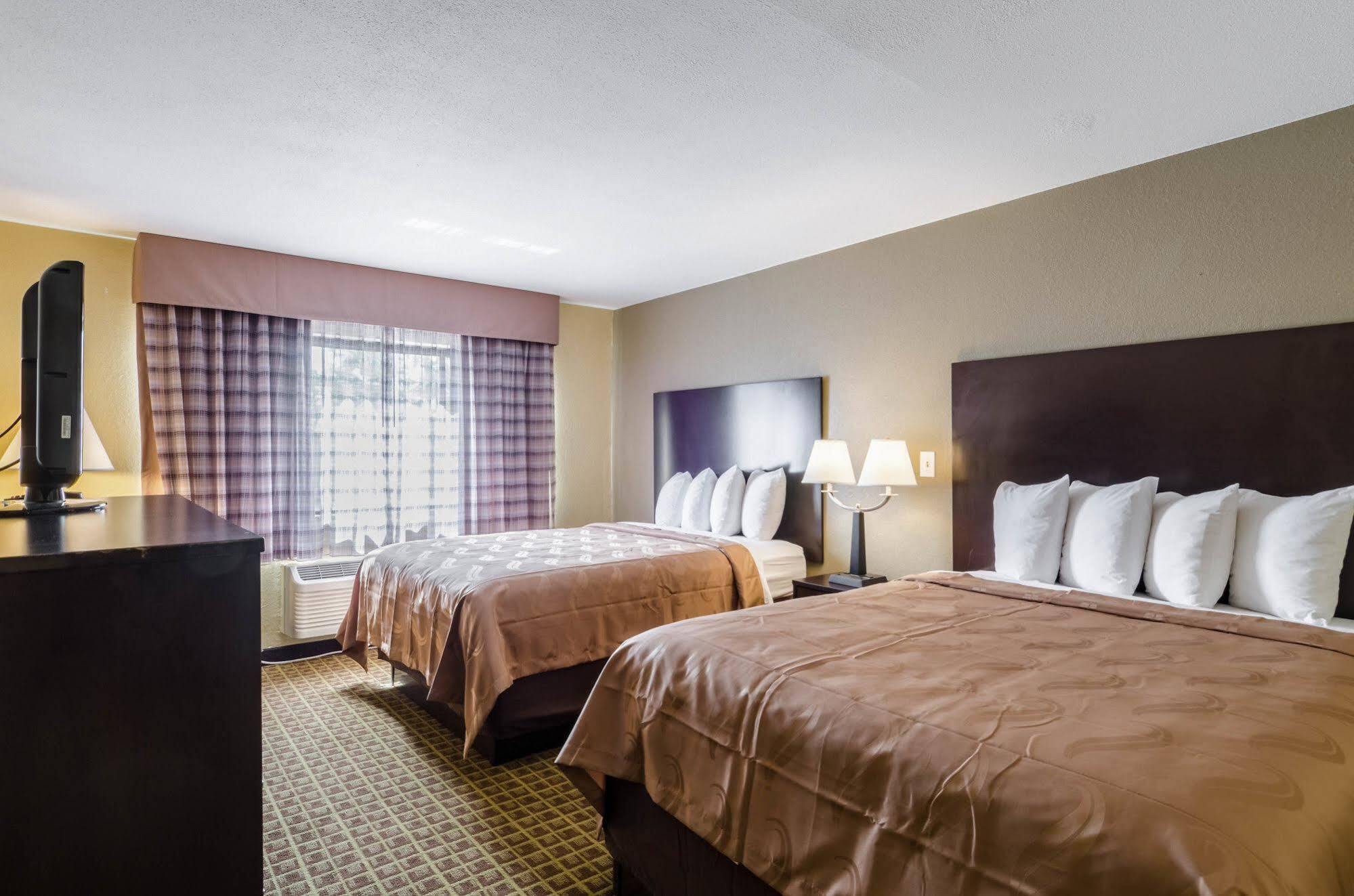 Rodeway Inn Броктон Екстер'єр фото