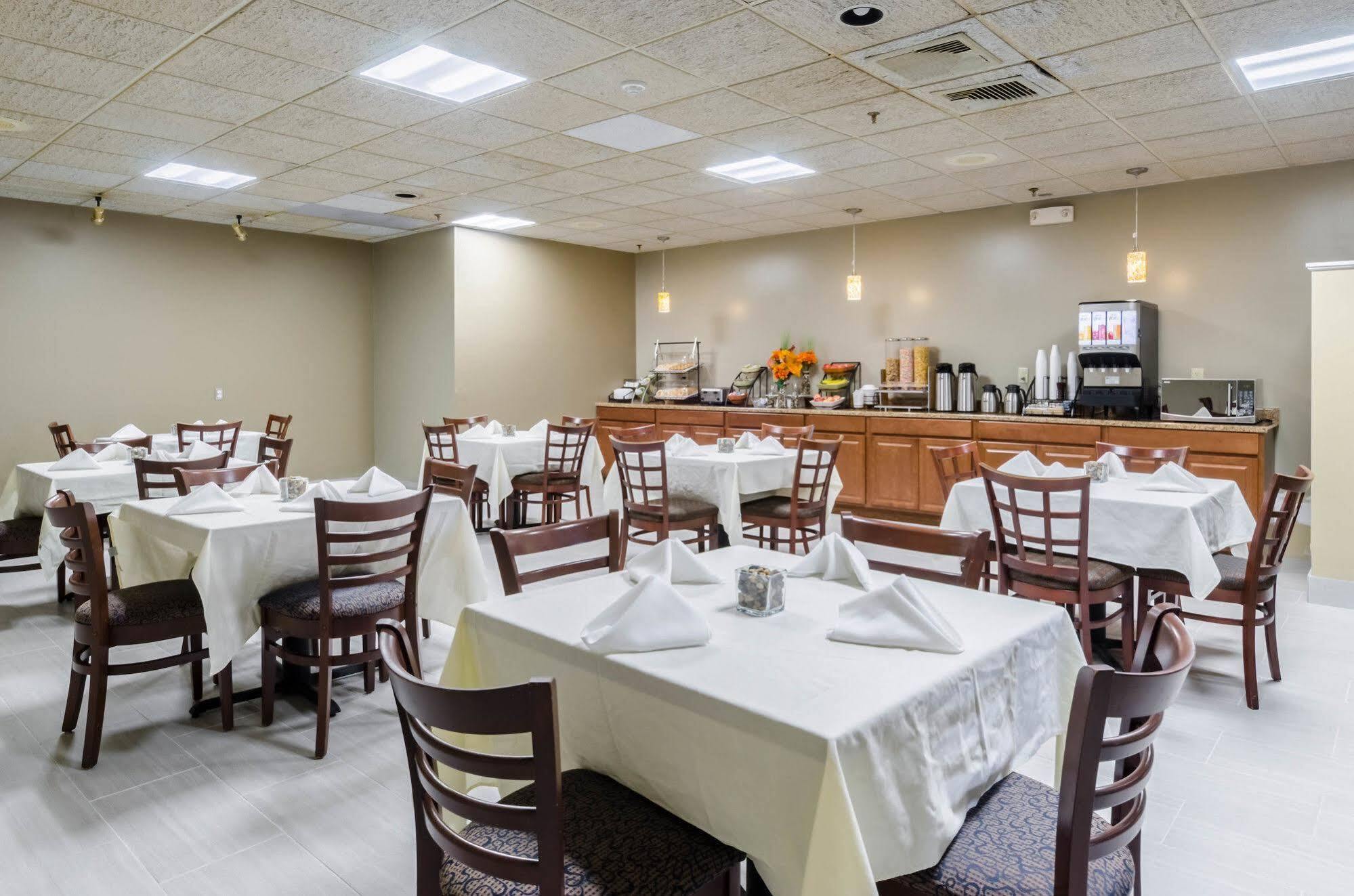 Rodeway Inn Броктон Екстер'єр фото